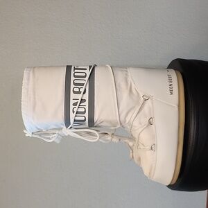 Moon Boot White Sz 9 to 10.5
